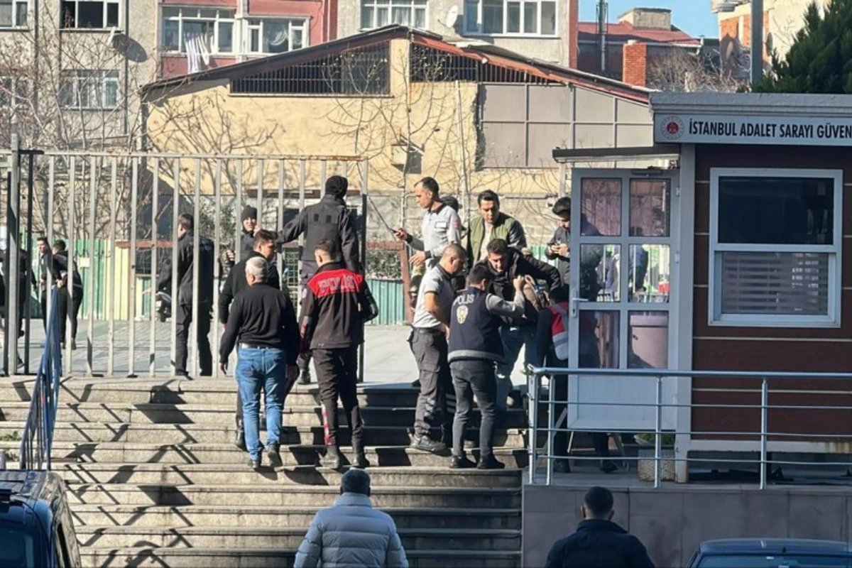 İstanbulda məhkəmə binasında törədilən terror aktı ilə bağlı 34 nəfər saxlanılıb - YENİLƏNİB + FOTO/VİDEO